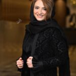 Gelare Abbasi Instagram - دو فیلم «آغوش باز » و «بی بدن » را در اکران مردمی همراه شما مردم نازنین سرزمینم حامیان محترم هنر تماشا کردم . ممنونم از مهرتان و دوستتان دارم. با عشق گلاره ممنونم از طنازبانوعزیزم❤️و یاران نازنینش در @lalique_markiz ممنونم ازرفیق قدیمی وهنرمندم غزال خانم @ghazalrajabian