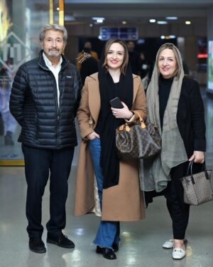 Gelare Abbasi Instagram - جان من❤️مامان و بابا ❤️
اکران فیلم « پدران»  کارگردان سالم صلواتی