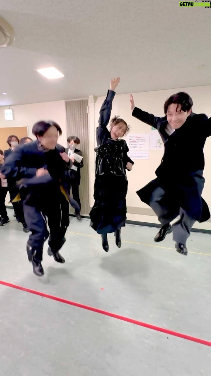 Gen Hoshino - 3 Likes - 今年の年越しはYOASOBIの2人とジャンプ!
#HappyNewYear #YOASOBI