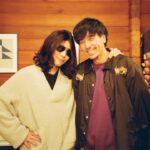 Gen Hoshino Instagram - 星野源 Blu-ray&DVD作品『Music Video Tour 2』手に入れてくれて、本当にありがとうございます。 皆さんのお陰で、今回で5作連続・映像3部門同時１位を獲得し、映像3部門同時１位獲得作品数は連続＆通算いずれも男性ソロアーティストの歴代１位となりました。凄い。 記念にグラサン野郎と鬼才・山岸聖太監督のツーショットをお届けします。 これからも面白い音楽と面白い映像をお届けできるよう、さらに制作に励んでいこうと思います。 #星野源_MVT2 #山岸聖太 #ニセさん