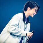 Gen Hoshino Instagram - 大阪城ホール “Reassembly” 2日目終了しました。2日間を通して、やりたかった事がこれ以上ない形で実現できた喜びで、また楽屋で一人でエヘエヘしています。純粋に音楽を爆発させる時間。想いを伝え合ったり、くだらない事でみんなで笑う時間。それらが混ざり合い、うねりをあげながら ”わけのわからない面白さ” に変容していく様。とても楽しかったです。ありがとう。横浜アリーナ公演も楽しみです。 #YP_Reassembly #イカ焼き