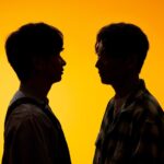 Gen Hoshino Instagram - 僕とオードリー若林さんの番組がNETFLIXで始まります。 - 星野源×若林正恭（オードリー）×佐久間宣行 「LIGHTHOUSE」 〜悩める2人、6ヶ月の対話〜 8月22日(火) NETFLIX にて全話世界配信開始! - 各所で「MCはこの2人」、「トークバラエティ番組」と書かれていて、他にもゲストや出演者がいる印象を受けますが、他に出演者はおらず、「2人きりでじっくり話す」番組です。 対話の中で、お互いの精神の中に深く潜り合い、底にタッチして帰ってくる。そんな番組。 この一年、この番組のために裏でずっと動いてました。やっと発表できて嬉しいです。 総合演出の佐久間さんが「LIGHTHOUSE（灯台）」というユニット名を僕らに付けてくれました。「悩める人々に明かりを照らす”灯台”でありながら、自分たちの足元は暗そう」な２人。”悩み” をテーマに、おそらく今までにない番組になってると思います。 番組内容、さらに発表することが残ってるみたいなので、それもお楽しみに。 #LIGHTHOUSE #Netflix #若林正恭 #佐久間宣行 #星野源