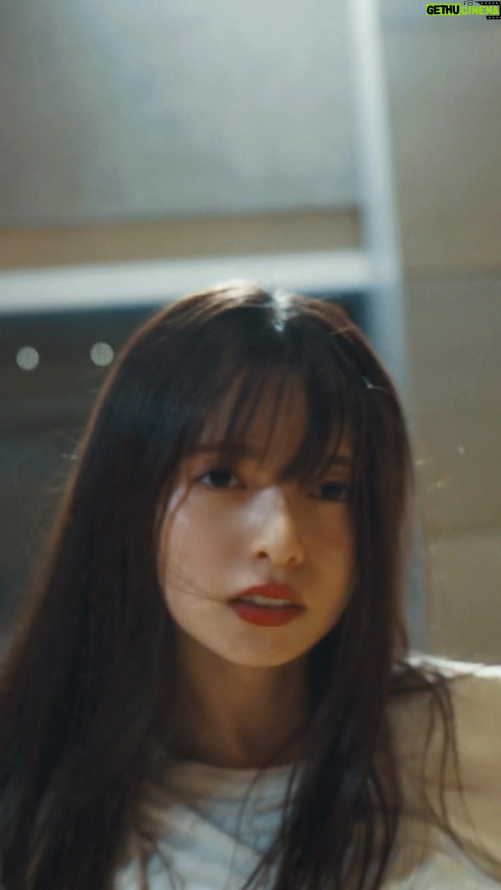 Gen Hoshino Instagram - 星野源 - 生命体 (齋藤飛鳥 Dance Ver.) YouTube にアップしました。使いたかった素材があまりにも多く、勿体ないのでダンスシーンだけのビデオを制作しました。齋藤飛鳥さん。振り付けはSeishiroさんです。 この時ダンスに関して出したリクエストは一つだけで、それは “自分自身の為に踊る” というものでした。現場には行けなかったのですが、撮影された映像を観て、ビリビリと鳥肌が立ちました。やはり踊りとは、生き様を写す鏡なのだと思います。 #齋藤飛鳥 #星野源_生命体