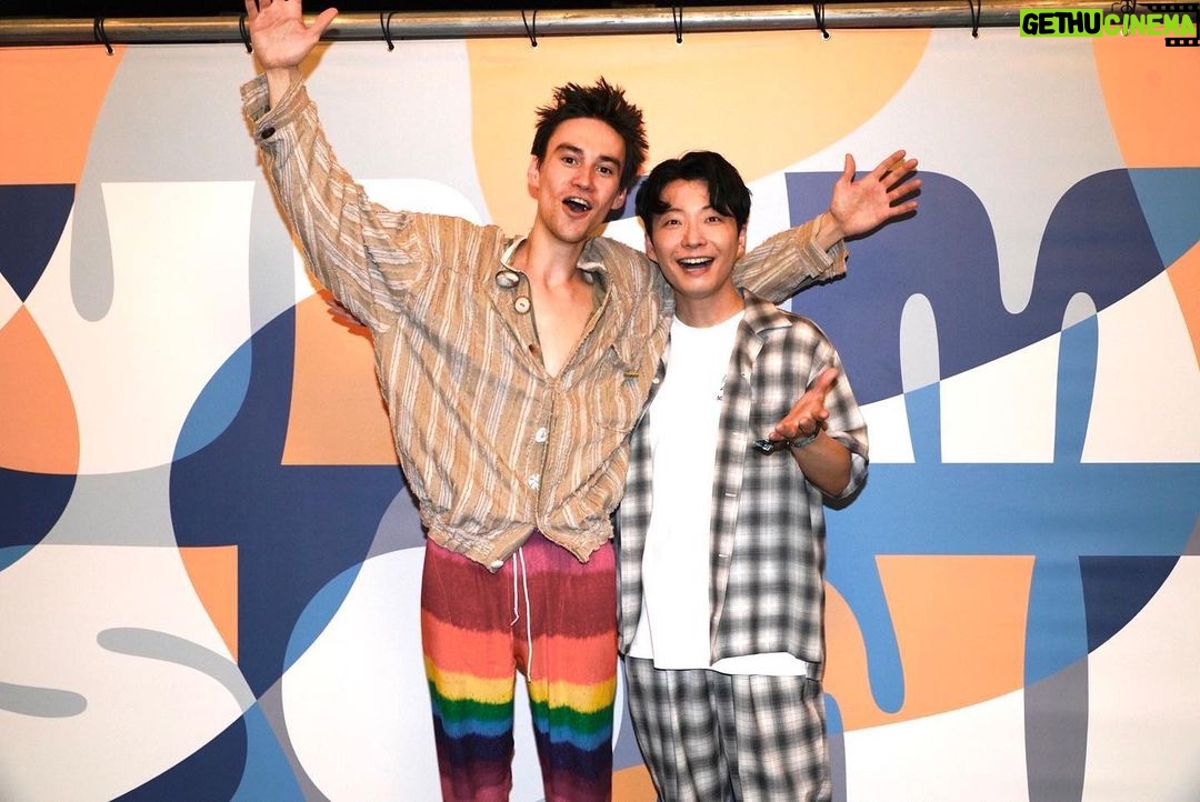 Gen Hoshino Instagram - そしてトリを務めてもらったJacob Collier! 以前ライブで観た楽曲も全く違うアレンジに生まれ変わっていて、その湧き出るアイデアとパッションにめちゃくちゃ盛り上がりました。本当にありがとう!#JacobCollier #SoSadSoHappy #summersonic