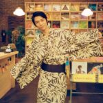 Gen Hoshino Instagram - 3ヶ月続いた『おげんさんのサブスク堂』最終回が放送されました。いかがでしたでしょうか。豊豊さんが「演劇は人生だからね」と言っていたように、「音楽は人生」だと思います。こうして音楽を作れることを、楽しめることに感謝しながら、これからも暗闇の不安と闘い、追い求めていきたいと思います。 次回はまだ決まっていませんが、NHKにお便りをいただければ、次回の実現の可能性は高まります。ご感想はここにでも、#サブスク堂 にでも、NHKに直接でも良いので、ぜひ書いてくださいね。 改めて所ジョージさん、有村架純さん、羽生結弦くん、そして何より相棒、松重豊さん。ありがとうございました。 それではまたいつか。おげんさんでした〜。 #サブスク堂 #おげんさん #羽生結弦 #松重豊 #ゆづ #星野源