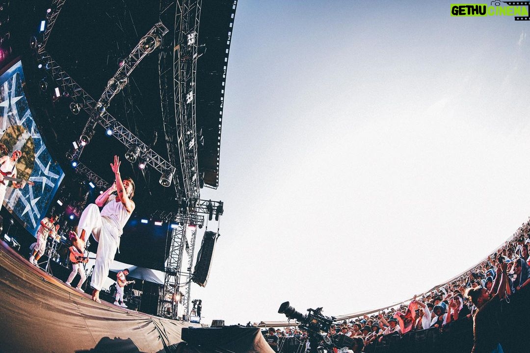 Gen Hoshino Instagram - “so sad so happy” Curated & Produced by Gen Hoshino at SUMMER SONIC BEACH STAGE 5. Camilo 6. Ali Shaheed Muhammad 7. DJ豊豊 Camilo。日本で初めてのパフォーマンス、全身全霊で音楽に挑む姿に目頭が熱くなり、そして楽しすぎる音にワクワクしっぱなしでした。 Ali。「源と日本のヘッズの為に特別なセットを考えてきたんだ」と言ってくれた。あまりにも最高でずっと袖で踊ってた。会うたびになんて素敵な人なんだと友達でいられることを誇りに思う。 DJ豊豊。今回の為にDJを始めた松重さんのDJデビューはあまりにも鮮烈でした。音楽への愛と喜びに満ちてました。前も言ったけど絶対DJ仕事増える。 #Camilo #AliShaheedMuhammad #DJ豊豊 #SoSadSoHappy #SUMMERSONIC