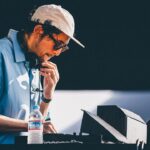 Gen Hoshino Instagram - “so sad so happy” Curated & Produced by Gen Hoshino at SUMMER SONIC BEACH STAGE 3. UMI 4. サイトウ"JxJx"ジュン UMI。驚くほど強くて優しくて切実な彼女の音楽。日本のビーチ、海をバックに彼女が歌う姿を観られて感動しました。ジュンさん。僕の音楽の先生の1人。恐らく1番暑かったであろう時間にも関わらず、最高に気持ちのいいセットを届けてくれました。ありがとうございました！ #UMI #サイトウJxJxジュン #SoSadSoHappy #SUMMERSONIC