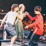 Gen Hoshino Instagram - Thank you! gracias! ありがとう。『So Sad So Happy』改めて素晴らしい1日でした。 様々な国や文化、音楽の才能が、ただラインナップするのではなく、自分という個人を介して音楽を愛する友人たちとして混ざり合い、溶け合い、ここでしか味わえない体験、ここにしかない場所を作り上げたいと思っていました。そして昨日それが叶いました。この日本で新しい音楽の地平が生まれたように思います。この為に集まってくれたアーティスト、スタッフ、関係者のみんな、最高でした。本当に本当にありがとう。 フィナーレには僕、UMI、Jacob Collier, Camilo, Sam Gendelの5人で僕の新曲『Memories』を初披露しました。この楽曲はプロデュース、作曲、楽曲制作をやりました。あの時の会場の空気は忘れられません。音楽人生で最高の瞬間の一つです。 改めて、暑い中体調管理に気をつけながら楽しんでくださった皆さん、最高の空間を一緒に作ってくれて、本当にありがとう！（来られなかった方も、念を飛ばしてくれてありがとうね！） “so sad so happy” was absolutely amazing. We created a one-of-a-kind experience at Summer Sonic where various cultures and musical talents could come together as music-loving friends. A place where we could put aside our business obligations and just be ourselves. I’m confident a new musical horizon was born in Japan yesterday. To all the artists, staff, and people involved, you guys were all incredible. Thank you so, so much. For the finale, UMI, Jacob Collier, Camilo, Sam Gendel, and I unveiled a new song called “Memories,” performed entirely by us five, and produced, composed, and arranged by me. I’ll never forget the atmosphere onstage during our song. It was one of the best moments of my musical career. Once again, thank you all for coming on such a hot day! Después de una noche desde “So Sad So Happy”. Me mezclé con amigos que aman la música, y tuvimos una experiencia única aquí. Fue increíble. Muchas gracias. En el final, Gen Hoshino (yo), UMI, Jacob Collier, Camilo y Sam Gendel presentaron por primera vez mi nueva canción “Memories”. Yo produje, compuse y trabajé en la creación de este tema. No puedo olvidar el ambiente de esa noche en el recinto. Es uno de los momentos más destacados de mi vida musical. Camilo, Jacob, UMI, Sam y todos los que vinieron a ver, gracias de verdad por ayudar a crear ese ambiente tan especial. このフィナーレのポストでコメント欄開けようと思ってたけど昨夜は力尽きちゃって笑。感想はここにコメントしてね！ #SUMMERSONIC #SoSadSoHappy #GenHoshino #Jacobcollier#Camilo #UMI #SamGendel #星野源 #サマソニ