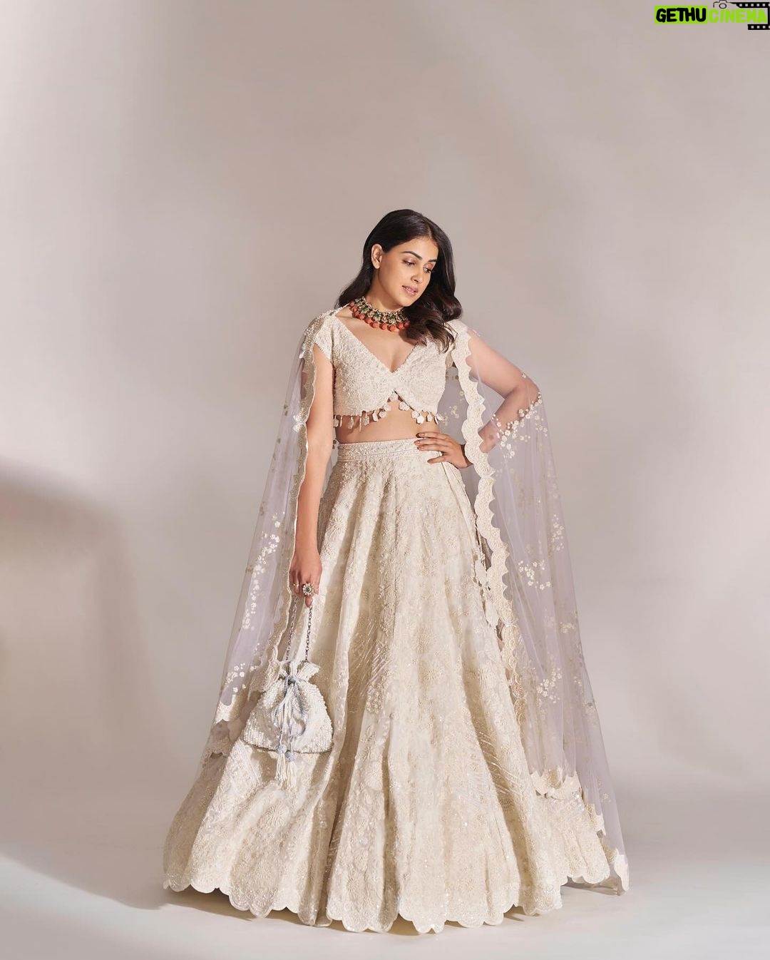 Genelia D'Souza Instagram - “It takes nothing to join the crowd, It takes everything to stand alone “ Managed - @chandnidholakia1989 @ayushpadukone Lehenga- @osaabyadarsh Jewellery - @narayanjewels Potli - @thepinkpotli Makeup and hair - @rishinaacharya Styling - @who_wore_what_when Assisted - @d.shubham_j Photography- @rohnpingalay