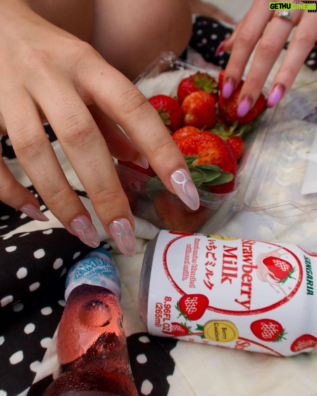 Genevieve Hannelius Instagram - we had a @gpolishofficial picnic *✧・゚: *✧・゚4 new summertime designs are up on our site !!