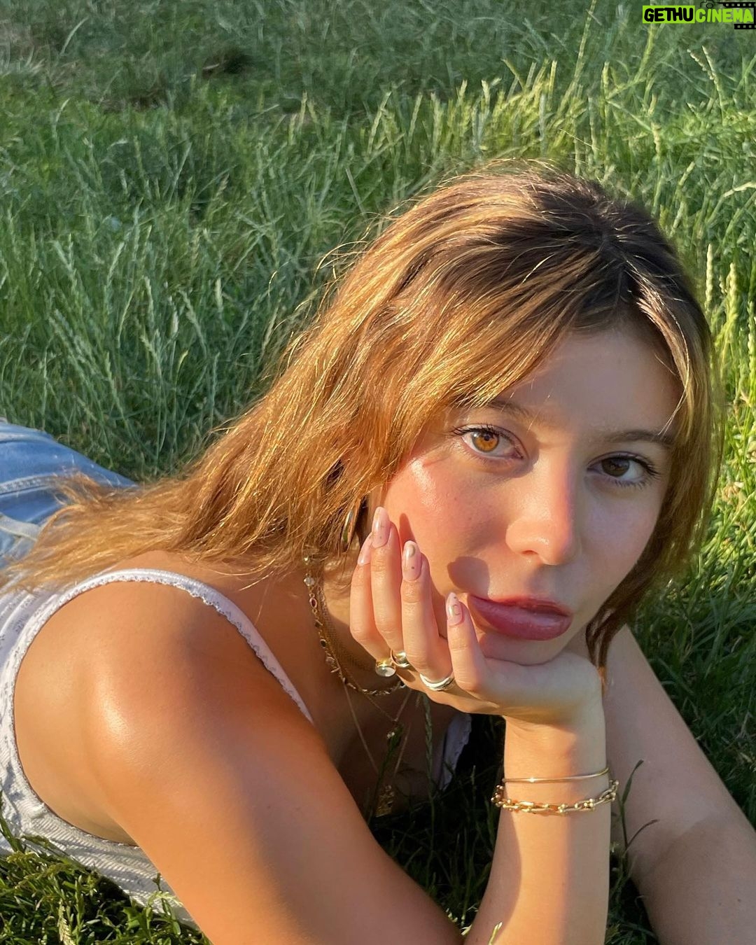 Genevieve Hannelius Instagram - @gpolishofficial picnic Wednesday @ 12pm PST/3pm EST 🐝 4 new summertime designs… see u there!