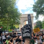 Genevieve Hannelius Instagram - It’s all unacceptable and reprehensible. But it felt good to be surrounded by people turning their anger into activism and solidarity. Marching through the streets together reminded me of our collective power and inherent goodness. We are in desperate need of more love in this world. Abortion resources are on the last slide. Washington Square Park