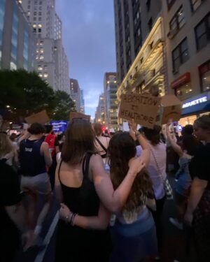 Genevieve Hannelius Instagram - It’s all unacceptable and reprehensible. But it felt good to be surrounded by people turning their anger into activism and solidarity. Marching through the streets together reminded me of our collective power and inherent goodness. We are in desperate need of more love in this world. Abortion resources are on the last slide.