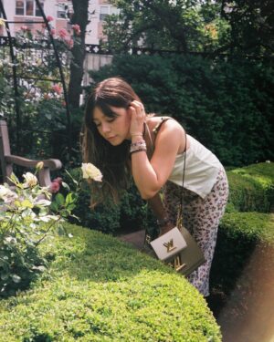 Genevieve Hannelius Instagram - 🤍🫶🦋 @louisvuitton #LVTwist