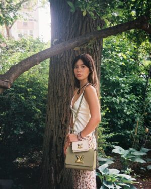 Genevieve Hannelius Instagram - 🤍🫶🦋 @louisvuitton #LVTwist