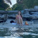 Genevieve Hannelius Instagram - 💌postcard from FL with luv 📬