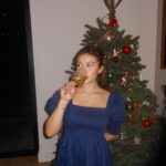 Genevieve Hannelius Instagram - merry merry 🫒🎄🍷