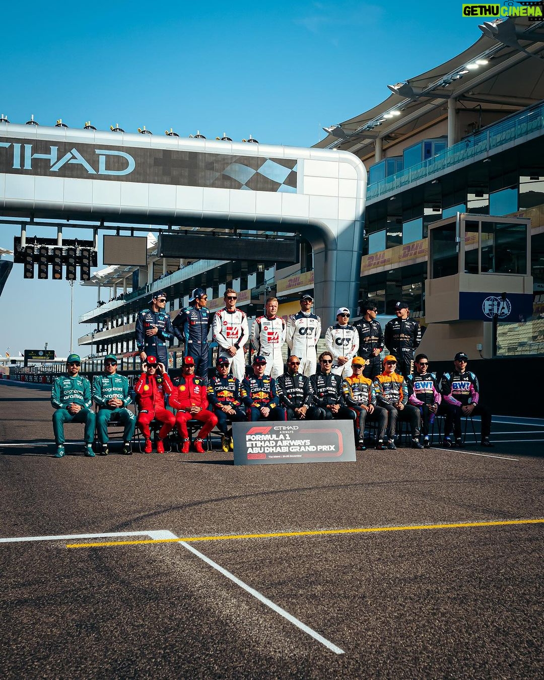 George Russell Instagram - Over and out. Thanks Abu Dhabi for a great end to the seasonđź’™ Yas Marina Circuit