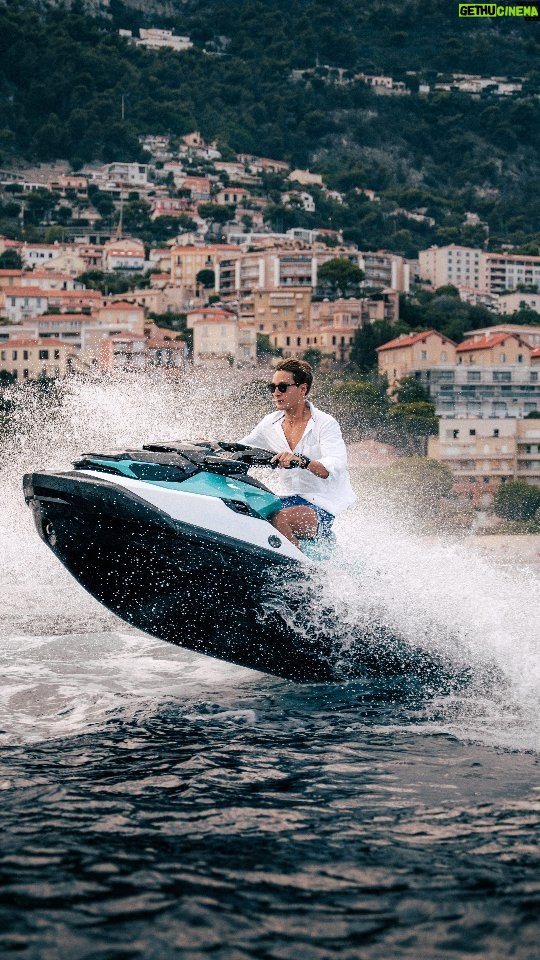 George Russell Instagram - Off the grid and out on the water with @georgerussell63 and @tommyhilfiger. 🌊 Taking a moment to escape is crucial for staying at the top of your game.
