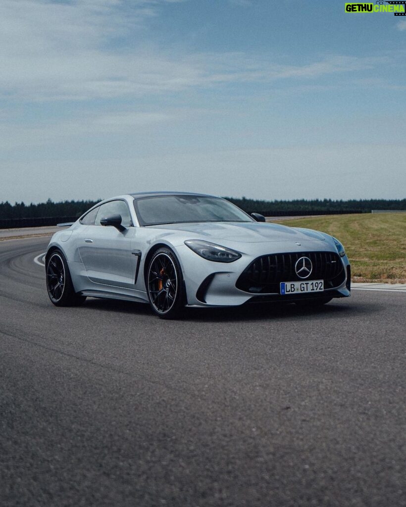 George Russell Instagram - THIS is #AMG. 🩶 #WorldsFastestFamily
