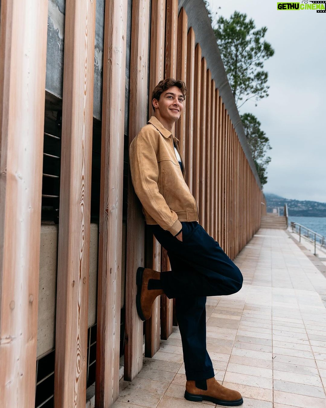 George Russell Instagram - Sunday scenery 🌊 @tommyhilfiger