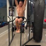 Georges St-Pierre Instagram - Pour 2024, je garde la pêche! 👊