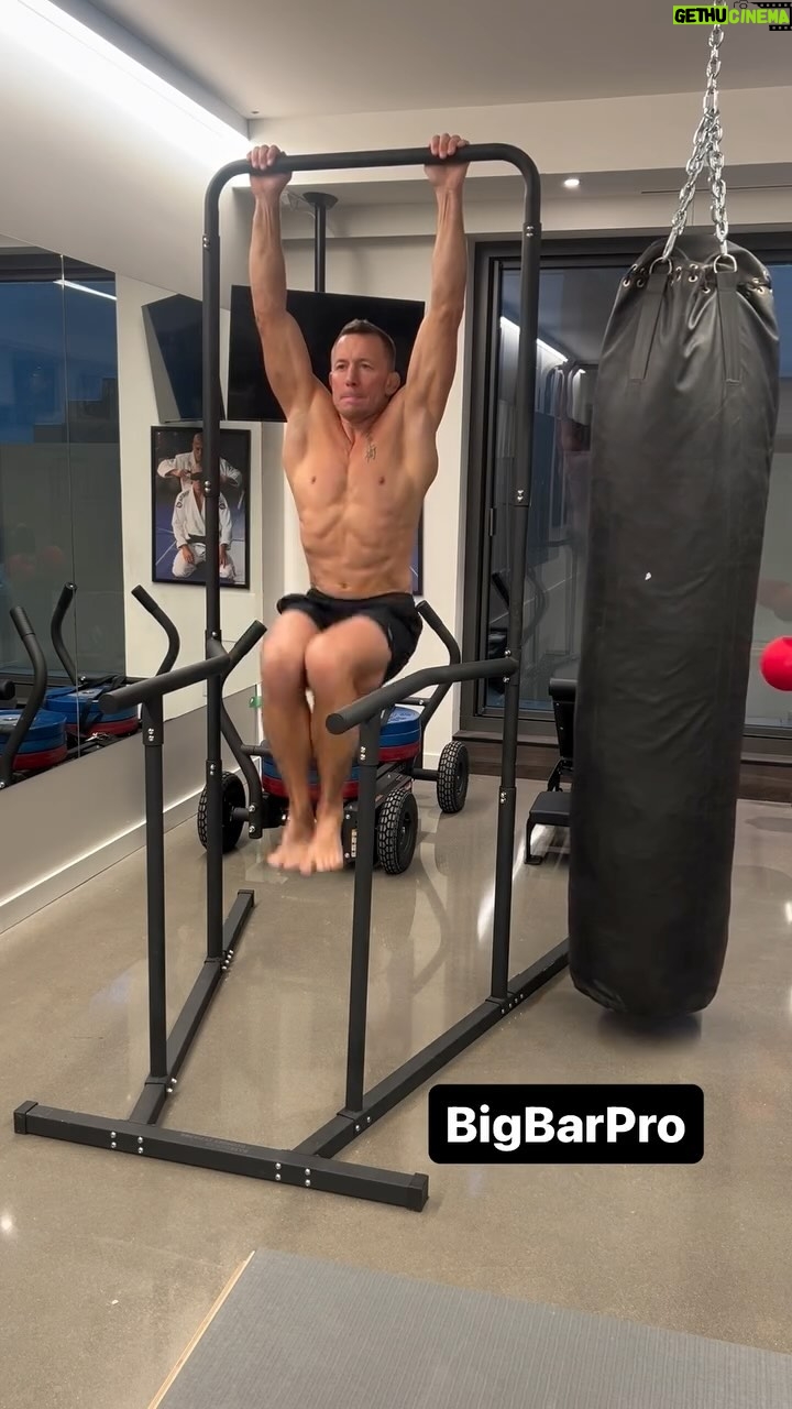 Georges St-Pierre Instagram - Pour 2024, je garde la pêche! 👊