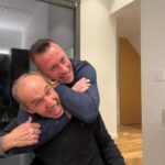 Georges St-Pierre Instagram - Pour battre le PADRE, je dois attendre qu’il mange pour le surprendre par derrière avec ma prise préférée. 😂 Même à Noël, on ne doit jamais baisser la garde chez les St-Pierre…mdr