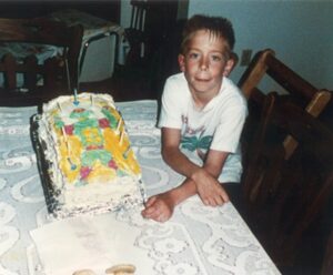 Georges St-Pierre Instagram - Je suis tombée sur une belle photo souvenir de mon super gâteau de 9 ans avec mon TMNT préféré, Raphaël.