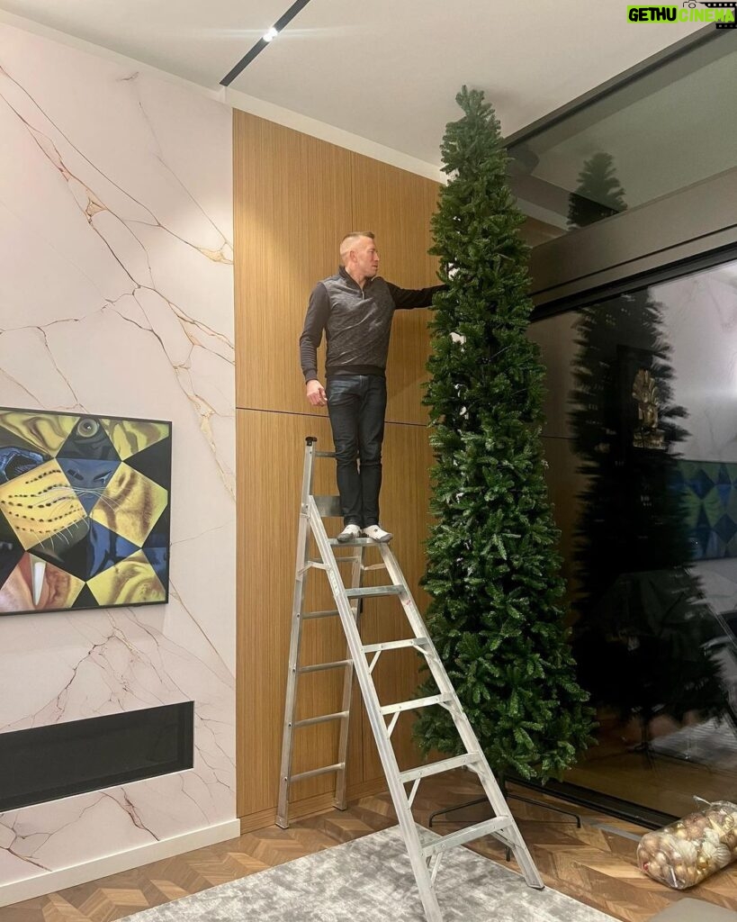 Georges St-Pierre Instagram - I'm afraid of heights, so putting up my Christmas tree is an extreme sport. 🎄