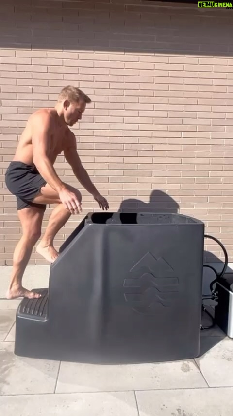 Georges St-Pierre Instagram - This is the trick I use to resist the urge of getting out. I’m playing mind trick on myself. 😁🔥🥶