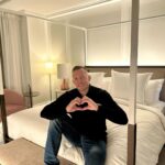 Georges St-Pierre Instagram – Bonne Saint-Valentin à tous les amoureux! ❤️ Four Seasons Hôtel Montréal
