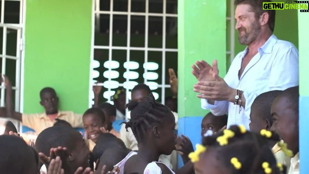 Gerard Butler Instagram - Around 61 million of the world’s hungriest children do not attend school. In order to survive, they have to work or beg. Even if they do make it into the classroom, hunger affects their ability to learn. I was just in Haiti last week and saw how @MarysMeals school feeding programs transform children's lives. Their program is so simple and £13.90/€15.60/$19.50 is all it costs for them to feed a child for a whole school year. If you are looking for an organization to support for #GivingTuesday, consider @MarysMeals. You can learn more and donate at https://www.marysmeals.org/donate. Link in bio.