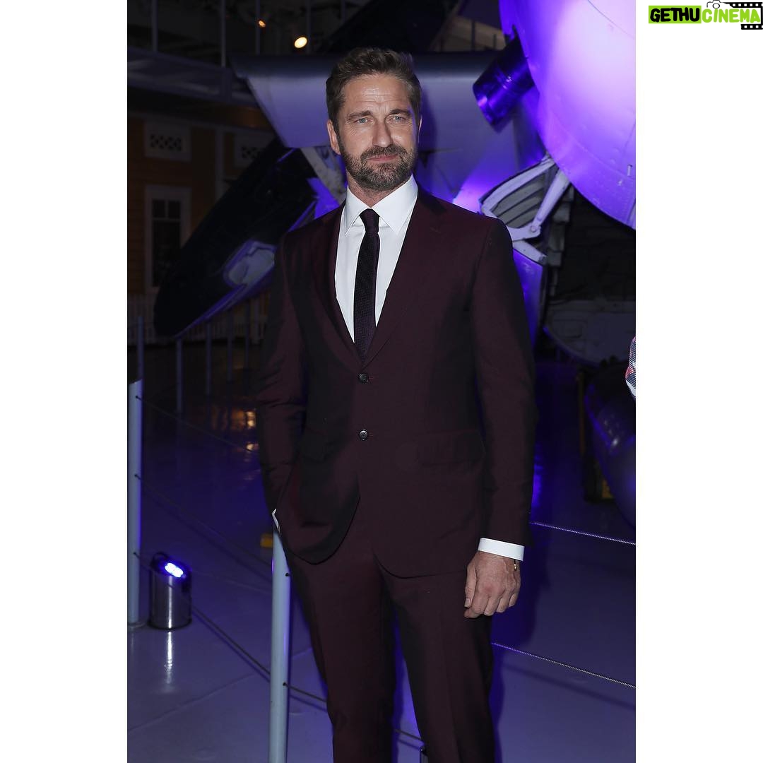 Gerard Butler Instagram - Great to be back together at last night's #HunterKiller premiere with our badass team, as well as friends and heroes from the military. I've loved sharing this movie with them. This Friday, we're in theaters everywhere. Intrepid Museum