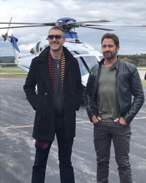 Gerard Butler Instagram - Me and my gang of misfits setting off to Groton Naval Base to show #HunterKiller. Always a privilege to visit and to see what true heroism looks like. Thank you for having me.