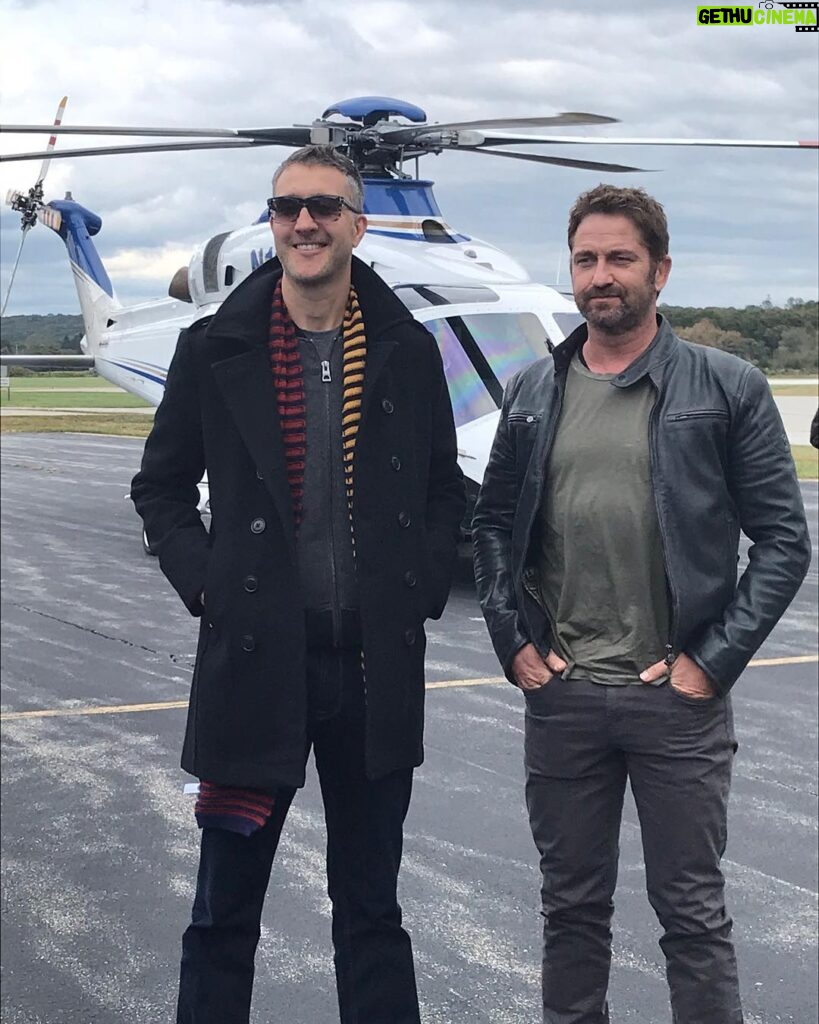 Gerard Butler Instagram - Me and my gang of misfits setting off to Groton Naval Base to show #HunterKiller. Always a privilege to visit and to see what true heroism looks like. Thank you for having me. Naval Submarine Base New London