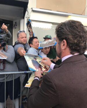 Gerard Butler Instagram - The most bad ass team at the #AngelHasFallen premiere. We can’t wait for you to see it – in theaters on Friday. Tickets at the link in bio.