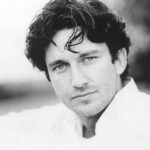 Gerard Butler Instagram - Thank you to the person who made sure that one strand of hair was perfectly out of place. #OldHeadshotDay