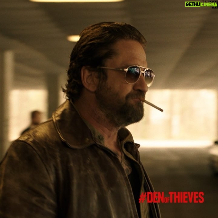 Gerard Butler Instagram - I wish I was in this movie. Wait, I am in it. 😱🤓😜 #DenofThieves #January19