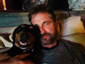 Gerard Butler Instagram - Happy New Year from Shushka and me.