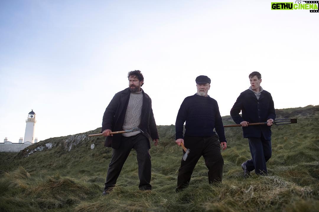 Gerard Butler Instagram - First look at my new movie #Keepers.