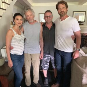 Gerard Butler Instagram - Remember being this close? Ahh, good times. Speaking of a really good time! Just three more days to go until our new project #GreenlandMovie is hitting your screens! ☄️ Be sure to catch it on demand everywhere 12/18. Click the link in my bio to find out where you can watch and let me know what you think!