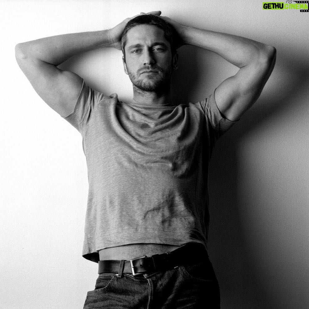 Gerard Butler Instagram - When they say "act natural." 😂 #TBT