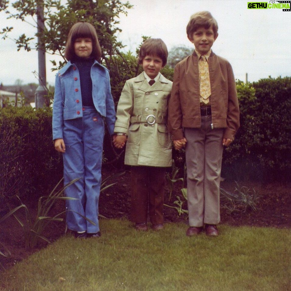 Gerard Butler Instagram - That’s me in the middle. I used to have such style! #FBF