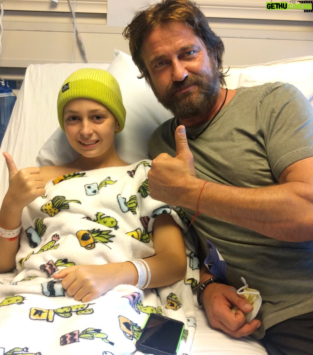 Gerard Butler Instagram - Jackson and Isaac. Superhero capes and thumbs up all around. These kids are unstoppable. Thanks for having me @lollipoptheater and @uclamch!
