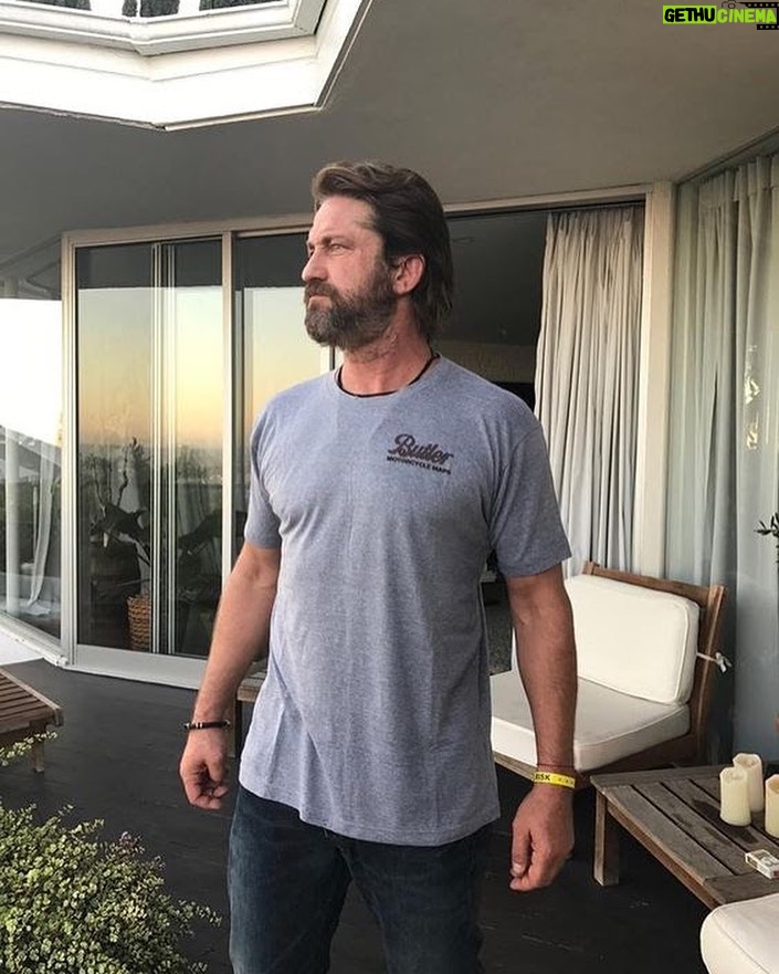Gerard Butler Instagram - With this stance and this beard, I am just six claws away from turning into Wolverine. We’ll see where the day takes us.