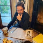 Gerard Butler Instagram - Warning: don’t talk to me until I’ve had my coffee. 😂 #FestinaAlwaysFits #WearAWatch @festina.watches