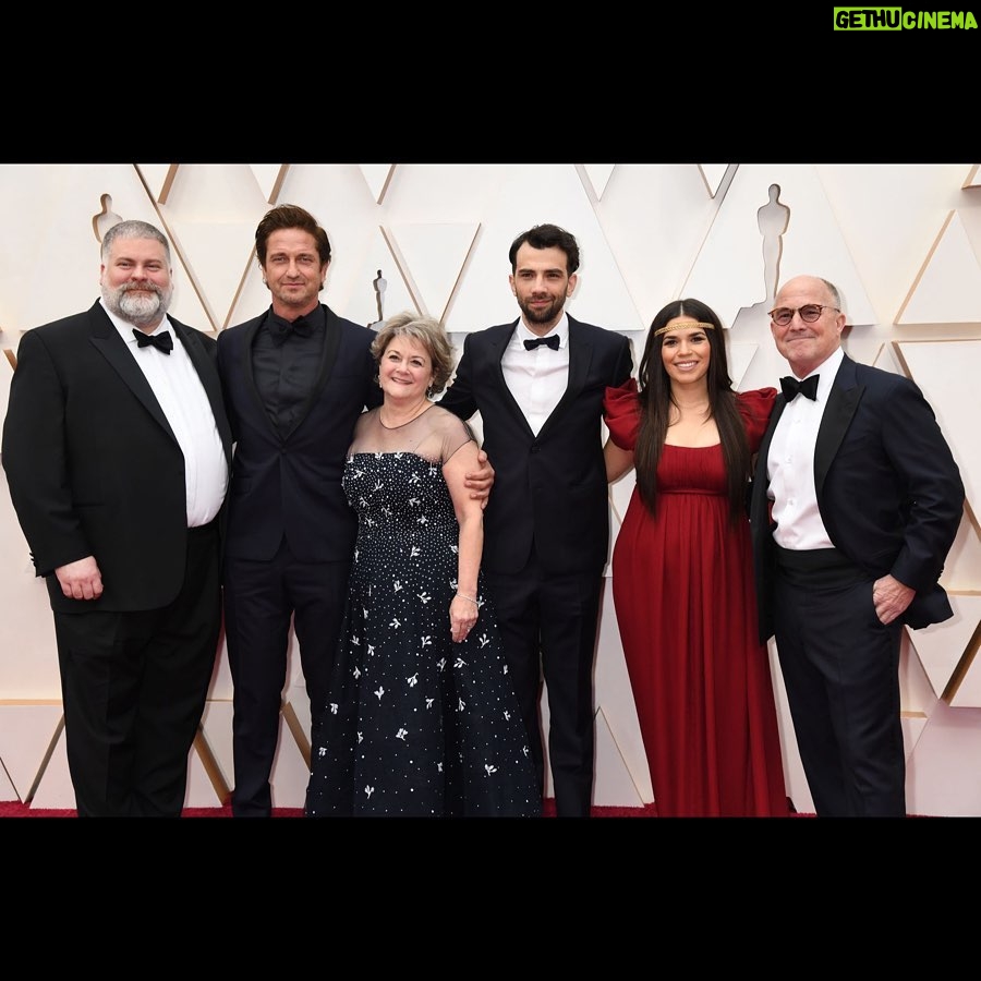Gerard Butler Instagram - Representing #HowToTrainYourDragon with this fine crew. So many people worked on this franchise and tonight’s #Oscars nomination is for every one of you. The Oscars