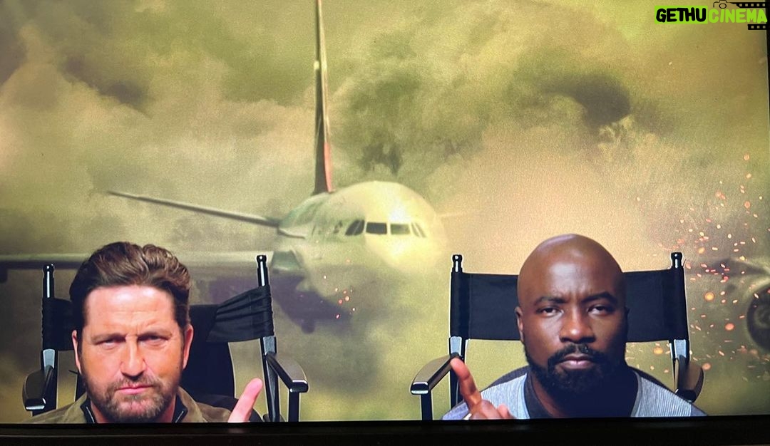 Gerard Butler Instagram - Two bozos trying to get a picture with the star of the film @coltermikecolter #planemovie