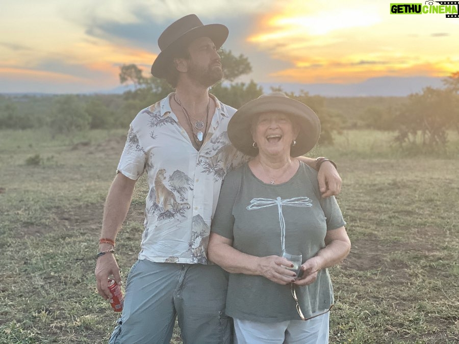 Gerard Butler Instagram - Good times with the family on safari. Loved Kruger National Park. @RoyalMalewane